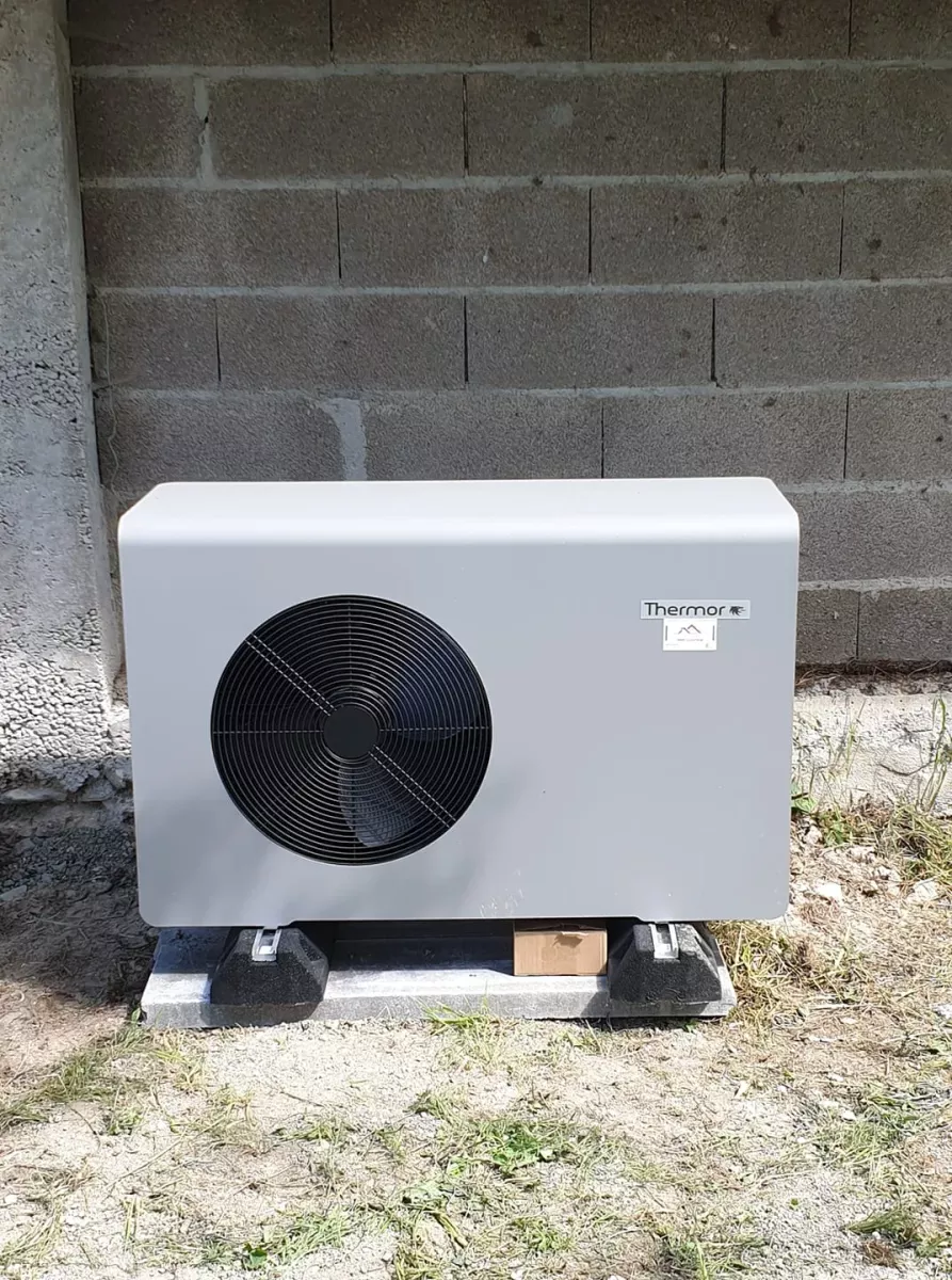 Pompe à chaleur air/eau installée en façade